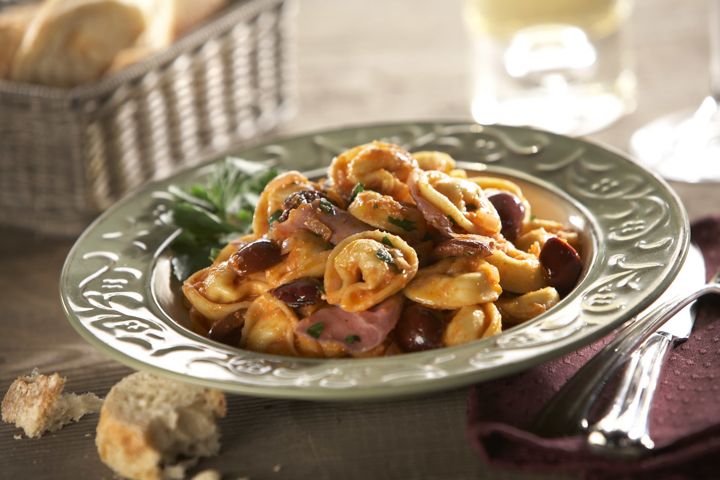 Tortellini con Prosciutto & Aceitunas